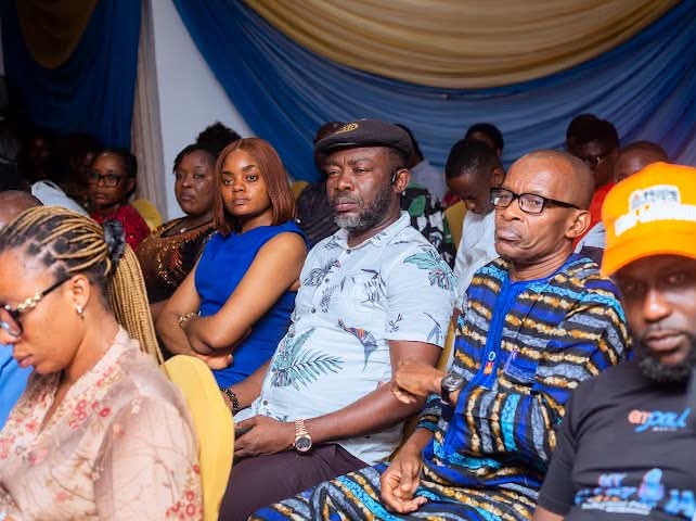 Cross section of attendees and Rotarians
